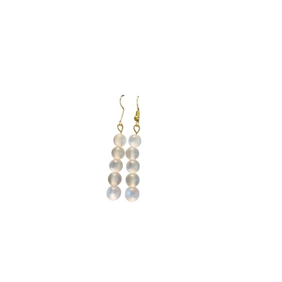 Handmade white bead earrings gold tone - Picture 1 of 3